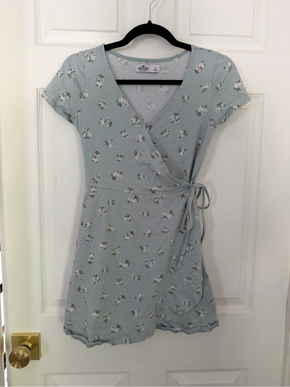 hollister blue wrap dress Light Floral length dress with a SS26Urban2 Stunning Zara Silver Metallic Color:Stormwater